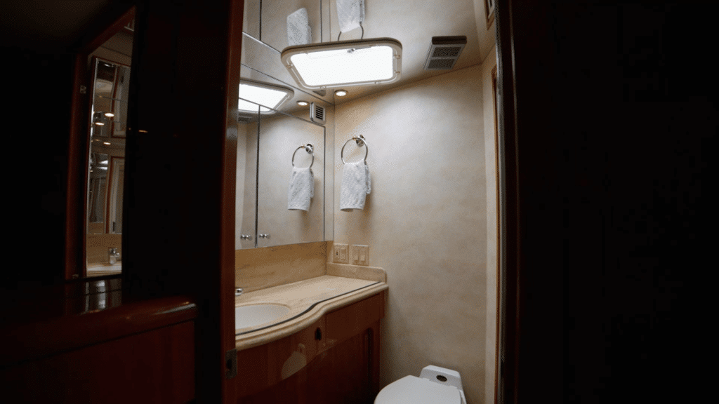 Master Stareroom Bathroom